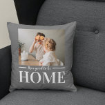 Modern Photo Grått Det är bra att vara hemoffertgå Kudde<br><div class="desc">Modern Photo Grått Det är bra att vara hemoffertgåva</div>