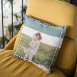 Modern Photo Grönt Family Loving Gift Kudde<br><div class="desc">Introduktion till Modern Photo Grönt-familjen, en vacker gåva! Den här gåvan är ett sätt att fånga och fira kärlek och band inom en familj, samtidigt som den tillför lite elegans och modernitet till vilken hemskör som helst.Den moderna foto-Grönt-familjen Loely Gift är inte bara ett vackert dekorativt biet utan också en...</div>