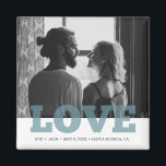 Modern Photo Kärlek bröllopsförmån Magnet<br><div class="desc">De här moderna foto-kärlek-typografimagneterna är perfekter för spara datumen- eller bröllopsfavörer. Anpassa med foto,  namn,  datum och plats för bröllop. Kontakta mig genom knappen nedan om du behöver ytterligare anpassning eller hjälp med att anpassa fotot på mallen.</div>