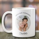 Modern Photo Kärlek You Grandma Kaffemugg<br><div class="desc">Denna moderna mormor mugg säger "Kärlek du mormor" och är lätt att anpassade med ditt namn och din bild. Gör en speciell gåva till en speciell morförälder.</div>