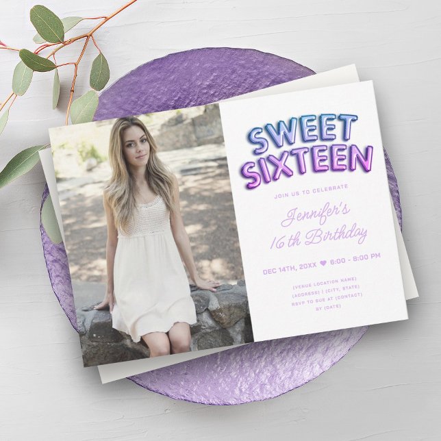Modern Photo Lila Blue White Balloons Sweet 16 Inbjudningar (Modern Photo Purple Blue White Balloons Sweet 16 Invitation)