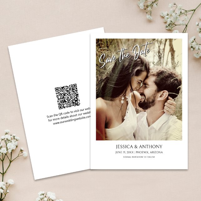 Modern Photo QR-kod Bröllop spara datum Inbjudningar (Save time and reduce wedding planning stress with this QR code Save the Date card.)