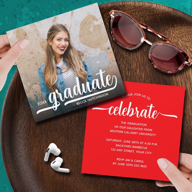 Modern Photo Red Studenten Inbjudningar (Modern photo red square 5.25" x 5.25" graduation party invitations)