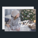Modern Photo White Script Text - överlägg jul Julkort<br><div class="desc">säsongens glädje med den här Anpassningsbarna Photo "Glad helg" Card, som finns som ett nedladdningsbart eller utskrivet alternativ. Det här kortet är perfekt för att skicka semesterhälsningar till personliger till familj och vänner, och har ditt favoritfoto parat med elegant-vit skripttext. Idealisk för att fånga säsongens värme och magi är det...</div>