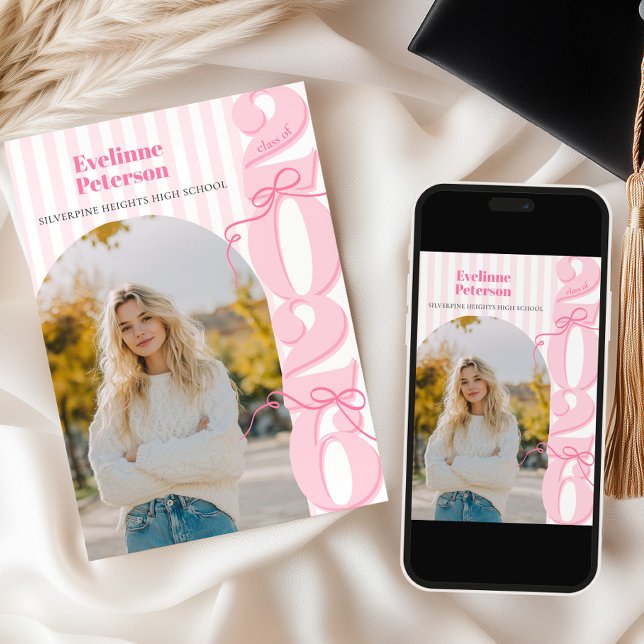 Modern Pink 2026 Graduation Invitation Inbjudningar (Skapare uppladdad)