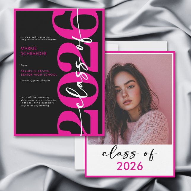 Modern Pink Typography Graduation Announcement Inbjudningar (Modern Pink Typography Graduation Announcement)