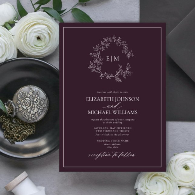 Modern Plum Lila Leafy Vapensköld Monogram Bröllop Inbjudningar (Skapare uppladdad)
