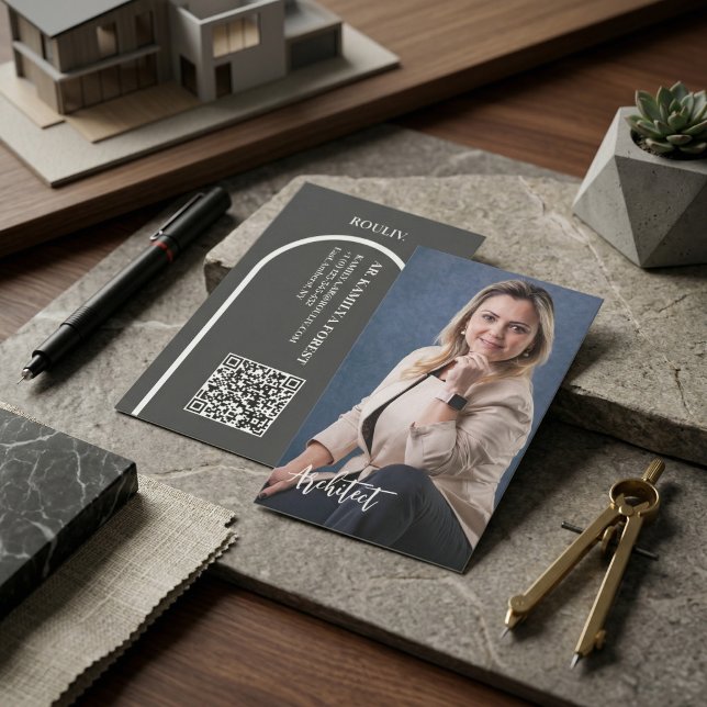 Modern Professionell Foto | Minimalistisk Ark QR K Visitkort (Modern Professional Photo Business Card | Minimalist Arch Interior Designer QR Code | ROULIV )