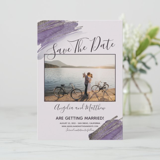 Modern Purple Glitter Spark Save The Date Photo Spara Datumet (Stående Fram)