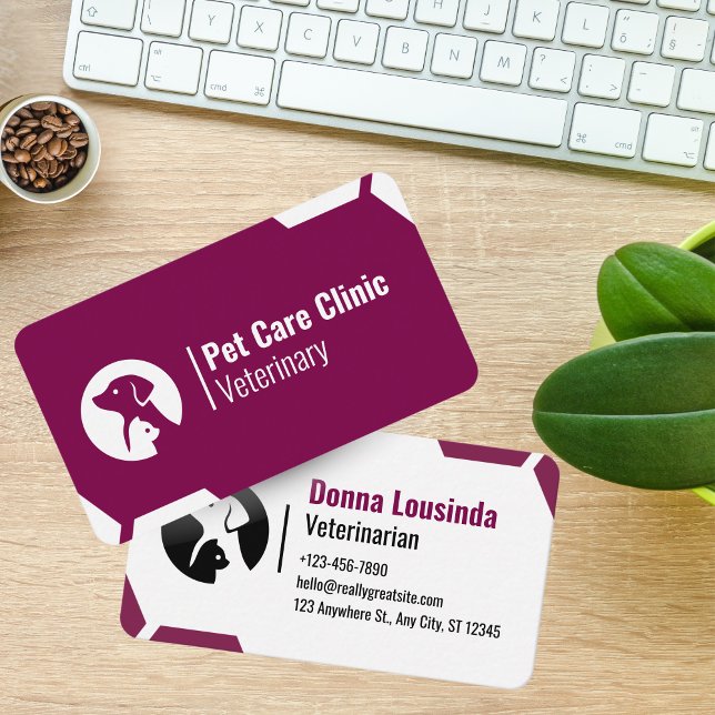 Modern Purple Vet Clinic Business Card for Pet Car Visitkort (Modern Purple Vet Clinic Business Card for Pet Care)