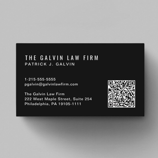 Modern QR Code Company Employee Black Visitkort (Capture attention, make connections, and leave a lasting impression with our modern QR business card)