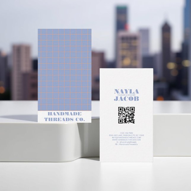 Modern QR-kod för Lila Kontrollerad Mönster Visitkort (Skapare uppladdad)