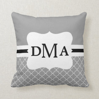 Modern Quatrefoil Monogram Pillow Valfri Färg Kudde