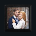 Modern Ram och monogramfoto Minnesask<br><div class="desc">Fullt-utfallsfotodesign med en elegant tunn ram och ett 3-brev monogram. Anpassa den till mors dag,  som en bröllop- eller jubileumsgåva,  studenten-gåva osv.</div>