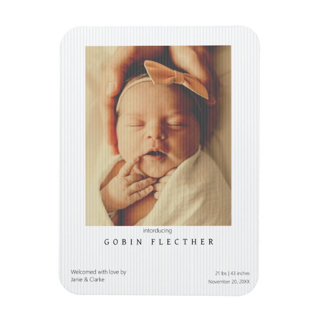 Modern randig nyfödd födelseannonsering  magnet (Vertikal)