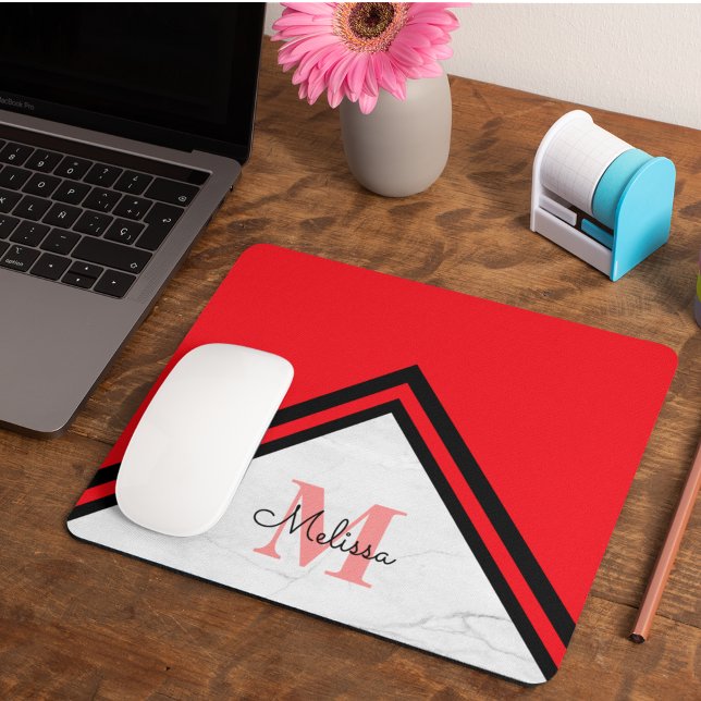 Modern Red and Black Chevron Name Monogram Musmatta (Skapare uppladdad)
