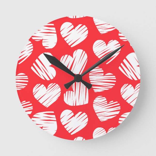 Modern Red and White Doodled Heart Valentine Day Rund Klocka (Framsida)
