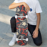 Modern Red Black Stars Coola Grunge Mönster Anpass Mini Skateboard Bräda 18,5 Cm<br><div class="desc">Modern Red Black Stars Coola Grunge Mönster Anpassningsbar Skateboard har ett enkelt,  grymt mönster med röda,  svarta och grädda stjärnor. Ge en anpassningsbar har gjort en gåva,  skateboard-personlig till din favoritskateboarder för jul,  födelsedag eller din BFF. Designad av ©Evco Studio www.zazzle.com/store/evcostudio</div>