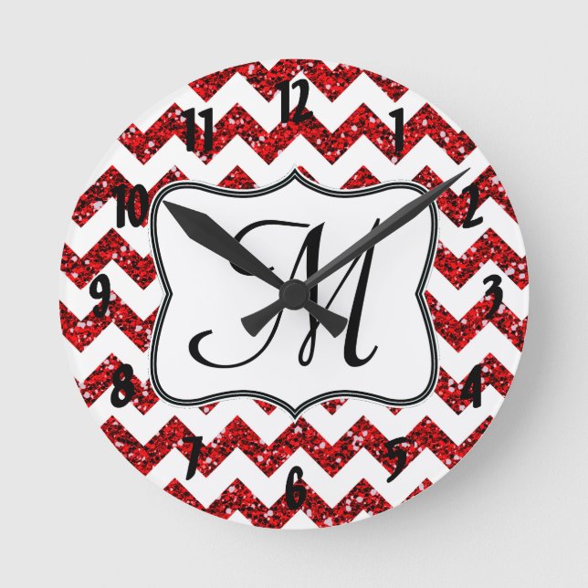 Modern Red Chevron Monogram Initial Wall Clock Rund Klocka (Framsida)
