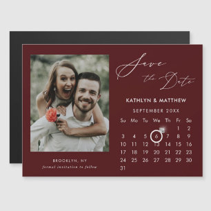 Modern Red Elegant Script Photo Save Date Magnetisk Inbjudningskort