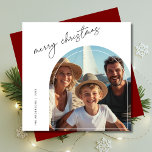 Modern Red jul Nautical Beach Arch Photo Julkort<br><div class="desc">Skicka varmt helgdag önskemål med det här moderna röda nautiska julkortet. Med en fyllig ljusbågsdesign är det perfekten att dela familjens feststunder vid kusten. Det elegant maritima temat och enkla stil gör det till ett glatt sätt att fira jul med en kusttvist.</div>