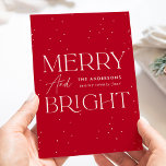 Modern Red Merry och Bright non-Photo Julkort<br><div class="desc">Modern helgdag-kort med "Merry and Bright" som visas med vit text och röd bakgrund med subtila vita punkter (snö). Anpassa framsidan av kortet för icke-fotofoto med din familj namn och året med vita bokstäver. Kortet återgår till visning av ditt personliga meddelande med röd text eller lämnar det tomt för att...</div>