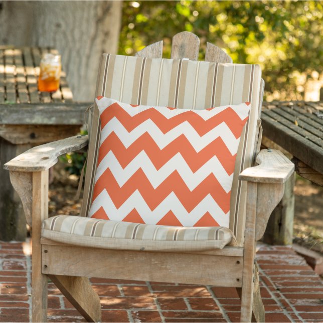 Modern Red Orange och Soft White Chevron Rand Kudde (Stol)