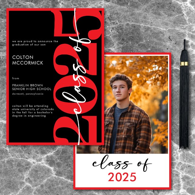 Modern Red Typography Studenten Inbjudningar (Modern Red Typography Graduation Announcement)