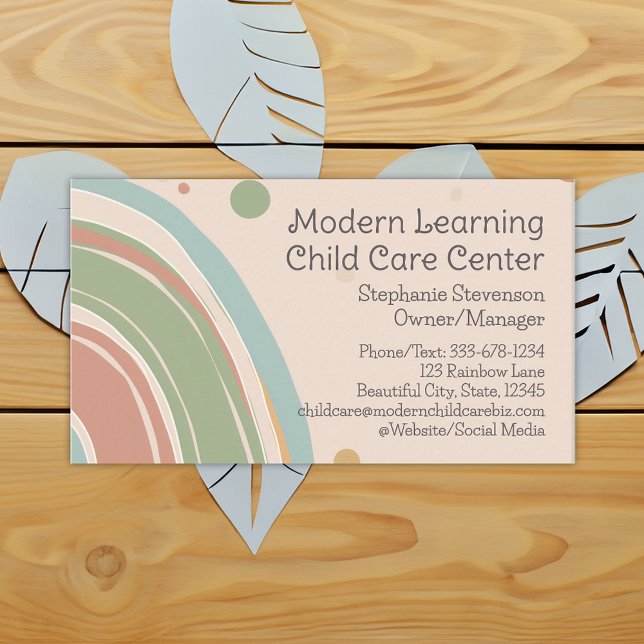 Modern Regnbåge Barnomsorg Dagis Barn Utbildning Visitkort (modern rainbow blush childcare daycare business card)