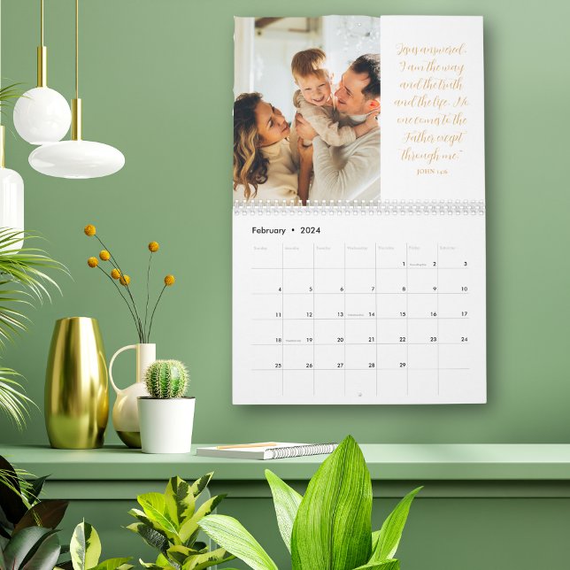 Modern Religiösa Bible Verse Christian Faith-baser Kalender (Christian, faith-based calendar with Bible verses, family photos and modern, simple design.)