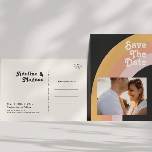 Modern Retro 70-tals Regnbåge Mörkt Foto Spara Dat Inbjudan Vykort (Skapare uppladdad)