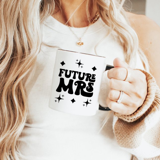 Modern Retro Future Mrs. Förlovning Coffee Mugg (Skapare uppladdad)