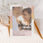 Modern Retro Rainbow-Avslappnad har matat in foto  Inbjudningar<br><div class="desc">Den här moderna reflektorns regnbåge avslappnad till ett fotobröllop är perfekt för din enkla vintage orange, ro guld och rosa bröllop. Designad med inslag av ett klassiskt, färglöst bho arch och groovy minimalistiskt rand. Utformningen har en unik tropisk strand i abstrakt, underbar för vår, sommar eller fall bröllop. Produkten är...</div>