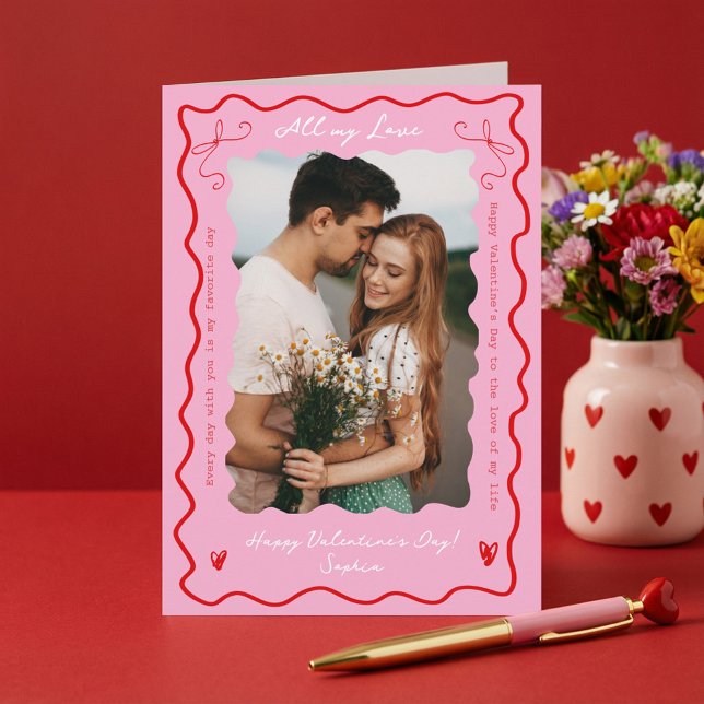 Modern Retro Wavy Pink Red Couple Photo Valentines Helgkort (Modern Retro Wavy Pink Red Couple Photo Valentines Holiday Card)