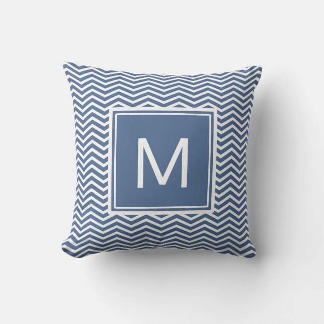Modern Riverside Blue Chevrons och Monogram Kudde (Framsida)