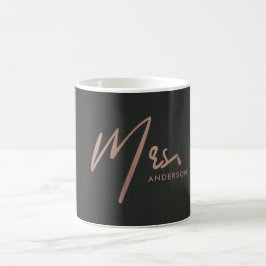 MODERN RO GULD BLACK TYPOGRAFI MRS SISTA NAMN KAFFEMUGG