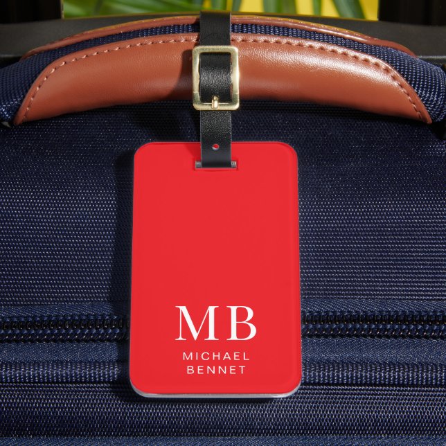 Modern röd monogram bagagebricka (Framsida Insitu 2)