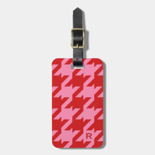 Modern röd och rosa houndstooth monogram bagagebricka