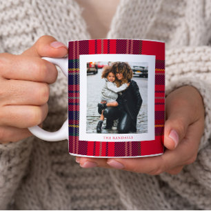 Modern röd rutig rustik monogram fotofir jul kaffemugg