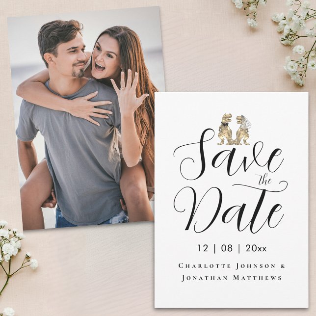 Modern rolig dinosaurie-tema vigsel med foton spara datumet (Modern photo funny dinosaur wedding save the date invitation T-Rex dino bride & groom elegant script)
