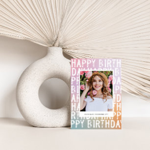 Modern roligt av grafik i eleganten för regnbåge, inbjudningar