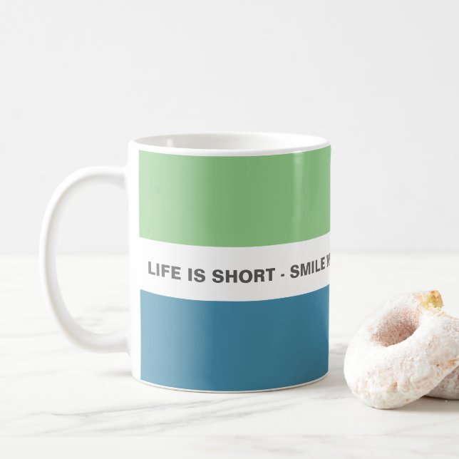 Modern Roligt Smile Life Quote Kaffemugg (Med munk)