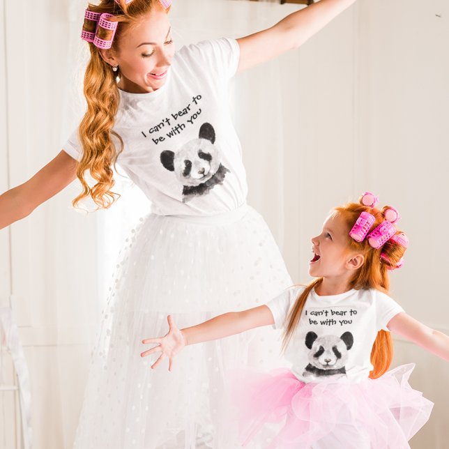 Modern romsk citat med svart och vit panda t shirt (Skapare uppladdad)