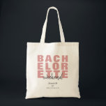 Modern Rosa  Bachelorette Party Gift Tygkasse<br><div class="desc">Underbar gåva till din helg-destination bachelorette. Den moderna presentdesignen har bachelorette i fet rosa typografi, ord helg (som kan anpassas efter dina behov), och 3 linjer text som kan användas som plats för bachelorette destination, namn eller monogram, brudesmaid, datum osv. Om du behöver hjälp känner du en annan färg för...</div>