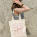 Modern Rosa  Bachelorette Party Girls Getaway Tygkasse<br><div class="desc">Personlig Girls Helg Bachelorette Resa Anpassningsbar Tote Bag med redigerbar text och formulering för ditt datum,  mål eller plats,  namn,  och roligt citat som "besties,  buds och Dragas" gör en roligt och användbar keepy för din reseledare eller brudgummar i trendig  rosa och teracotta bränd orange rust färg.</div>