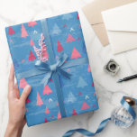 Modern Rosa Blue Julgran Mönster Presentpapper<br><div class="desc">Den moderna Rosan Blue Julgran Mönster Wrapping Papper Gift Wrap har en rosa och blå mönster i Julgranar. Perfekt för julklapp och helgdag. Skapat av Evco Studio www.zazzle.com/store/evcostudio</div>