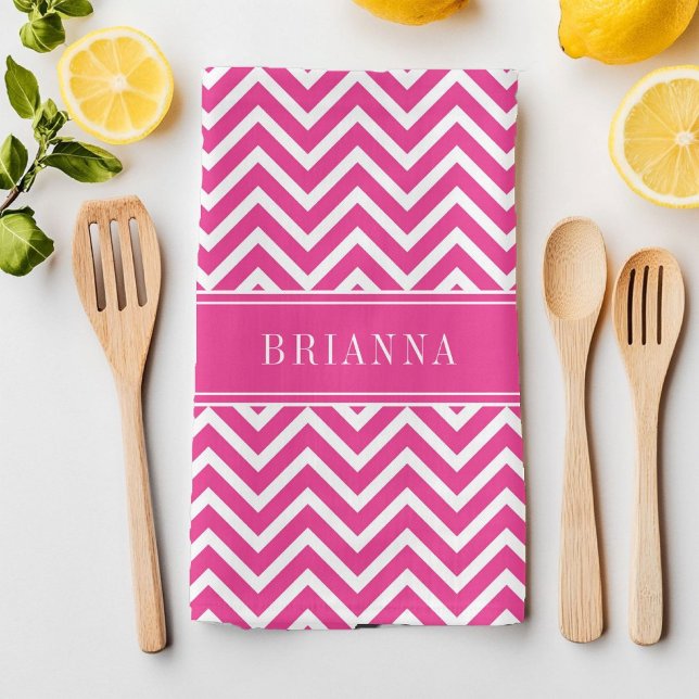 Modern Rosa Chevron Rand Namn Kökshandduk (Modern Pink Chevron Stripes Name Kitchen Towel)