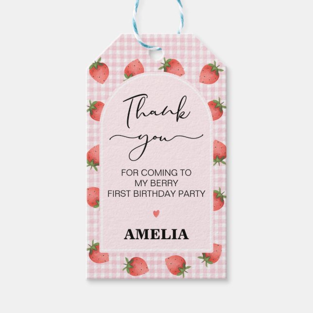 Modern Rosa Gingham Berry Sweet 1st Birthday Presentetikett (Framsidan)