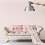 Modern Rosa Girl Girl Chef & Namn | Bästa gåva frå Prydnadskudde<br><div class="desc">Vi presenterar den moderna Rosa Girl Girl Chef & Namn-samlingen på Zazzle! Trendiget och insamlingen av snyggt är perfekt för alla starka, oberoende kvinnor där ute som gungar sina karriärer och skapar påstående. Oavsett om du är en flicka själv eller tittar för en fantastisk gåva till en, är den här...</div>