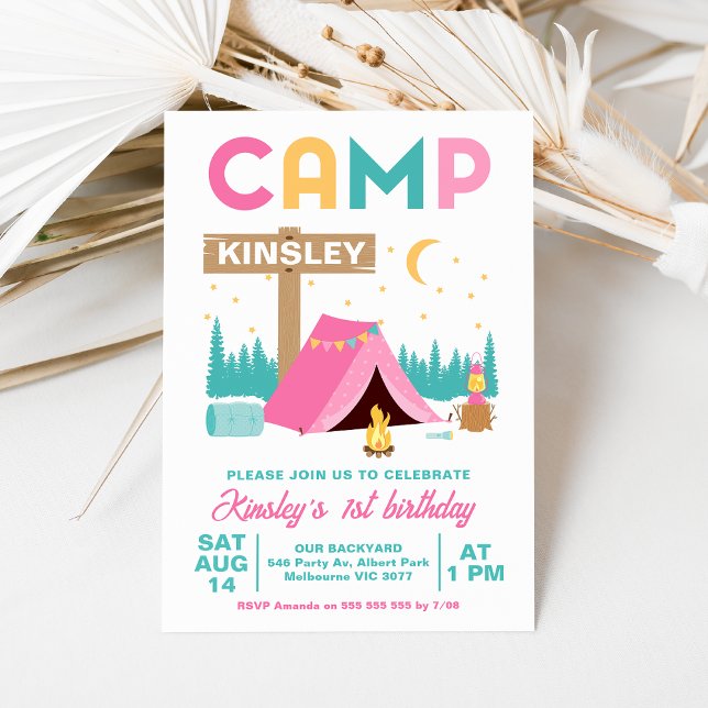 Modern Rosa Girls Camping ThBästa födelsedagen Inbjudningar (Colorful Camping 1st Birthday Invitation Baby Girl, Happy Camper, Camping themed First Birthday)